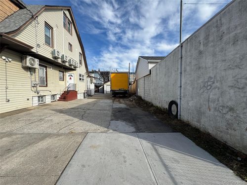 8779 111th St, Richmond Hill, NY, 11418-2314 | Card Image