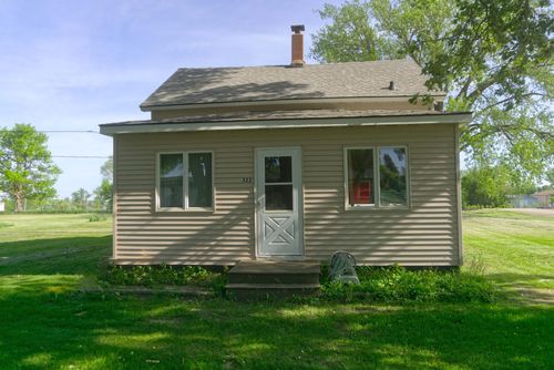 322 2nd St Ne, Lidgerwood, ND, 58053-4132 | Card Image