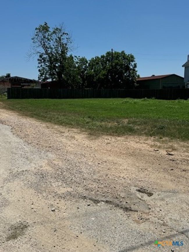 1016 E Fannin St, Home with 0 bedrooms, 0 bathrooms and null parking in Luling TX | Image 6