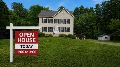54 Chase Rd, Londonderry, NH, 03053-4054 | Card Image
