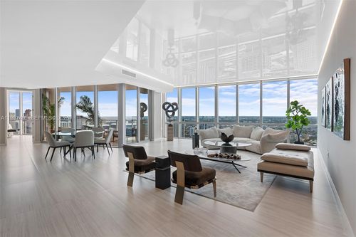 ph4912-851 Ne 1st Ave, Miami, FL, 33132-1817 | Card Image