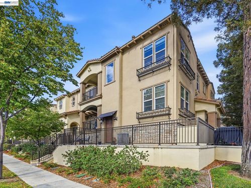 4822 Portola Redwood Ln, San Jose, CA, 95124-4408 | Card Image