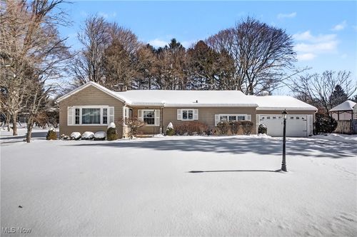 3001 Englewood Dr, Stow, OH, 44224-3807 | Card Image