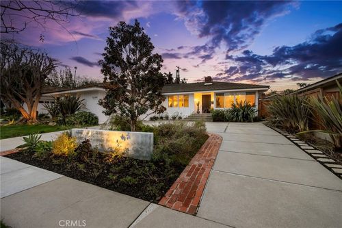 5230 E Los Flores St, Long Beach, CA, 90815-3928 | Card Image