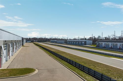 135 Speed Way, Pontiac, MI, 48341 | Card Image