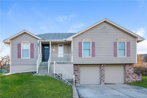 545 Se Ashton Ct, Lee's Summit, MO, 64063-1024 | Card Image