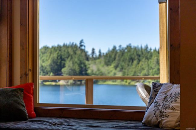 Bay window sitting area with spectacular lake view | Image 7