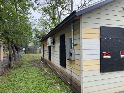 1011 Center St, San Antonio, TX, 78202-2902 | Card Image
