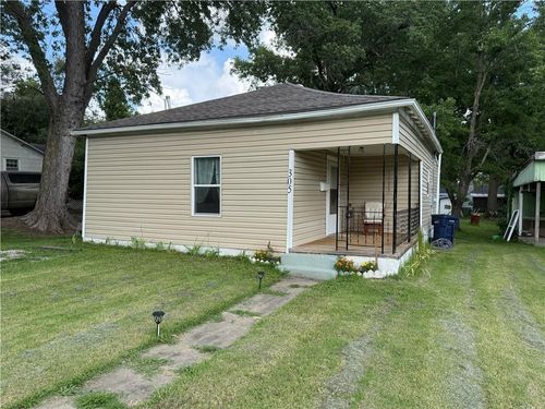 305 S Elm St, Sweet Springs, MO, 65351-1205 | Card Image