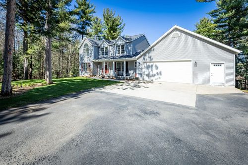 7504 Wiczer Dr, Whitehall, MI, 49461-9264 | Card Image