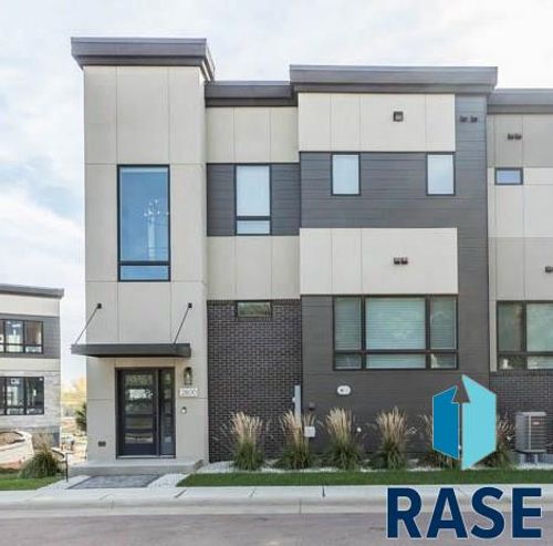 2800 S Oriya Pl Place, Sioux Falls, SD, 57106 | Card Image