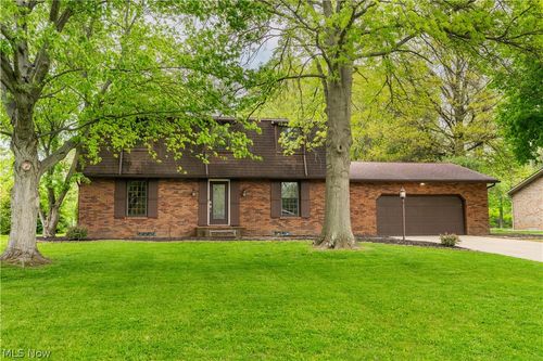 5787 Eastview St, Louisville, OH, 44641-8621 | Card Image