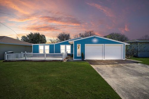 105 Pompano Ave, Galveston, TX, 77550-3129 | Card Image