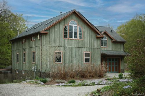 92 Fiddlers Bridge Rd, Staatsburg, NY, 12580-5734 | Card Image