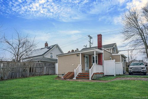 723 Main St, Riverhead, NY, 11901-2843 | Card Image