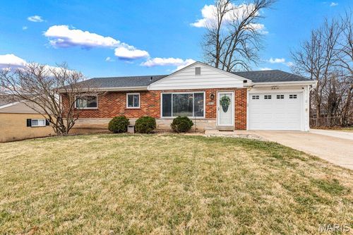 8815 Glen Rose Dr, Saint Louis, MO, 63126-2313 | Card Image