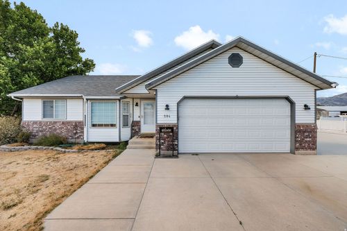 584 W 300 N, Hyrum, UT, 84319-1038 | Card Image