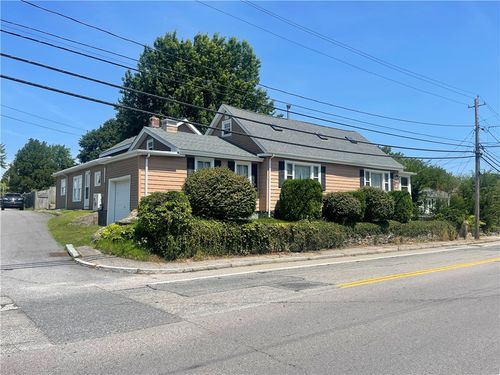 134 Dexter St, Cumberland, RI, 02864-8015 | Card Image