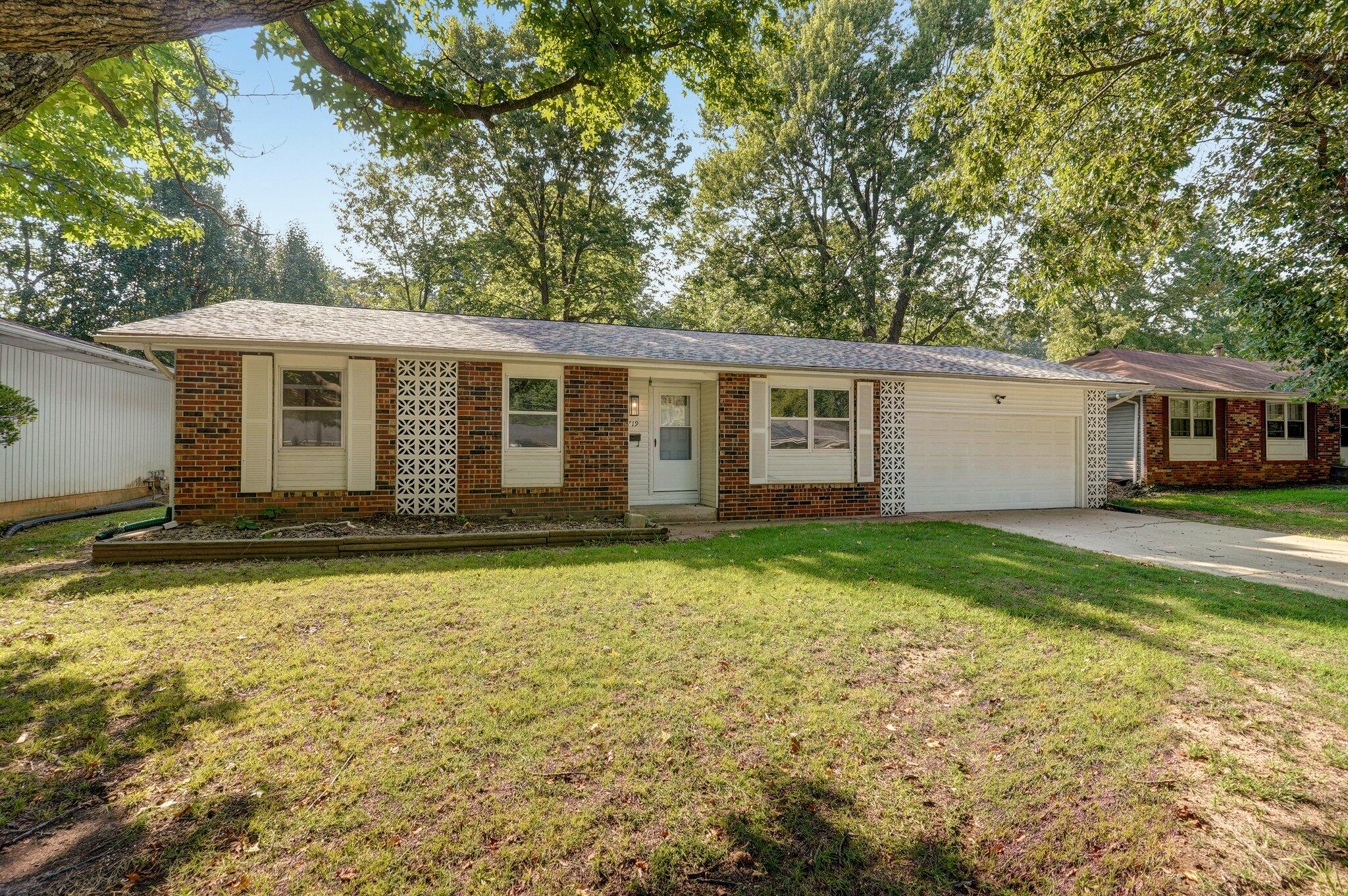 Grandview Ave, Springfield, MO 65802