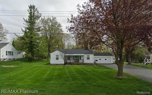 11615 Schram St, Grand Blanc, MI, 48439-1317 | Card Image
