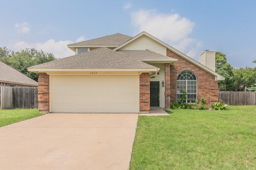 1217 Rio Grande Dr, Benbrook, TX, 76126-4215 | Card Image