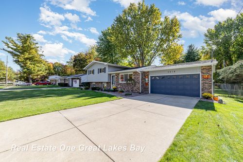 3818 Jim Dr, Bridgeport, MI, 48722-9617 | Card Image