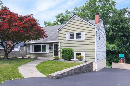 119 Candlewood Dr, Yonkers, NY, 10710-2838 | Card Image