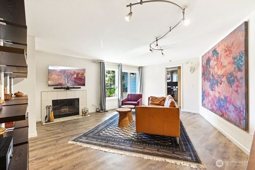 202-3045 20th Ave W, Seattle, WA, 98199-2900 | Card Image