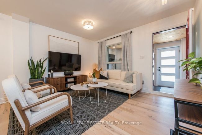 2311 Gerrard St E, House attached with 3 bedrooms, 2 bathrooms and null parking in Toronto ON | Image 4