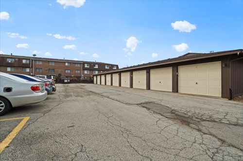 apt-102-47 Pier Dr, Westmont, IL, 60559-3237 | Card Image