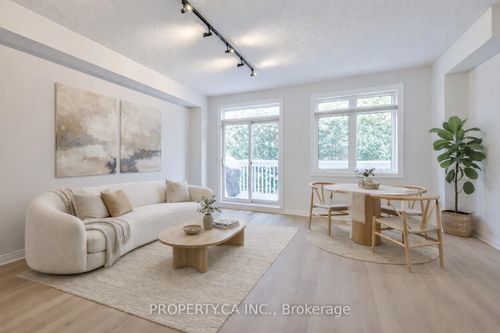 46-1051 On Bogart Cir, Newmarket, ON, L3Y8T4 | Card Image