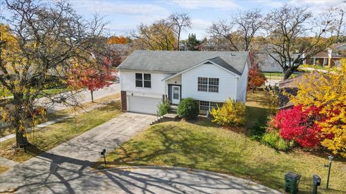 2 Oakmont Ct, Streamwood, IL, 60107-1921 | Card Image