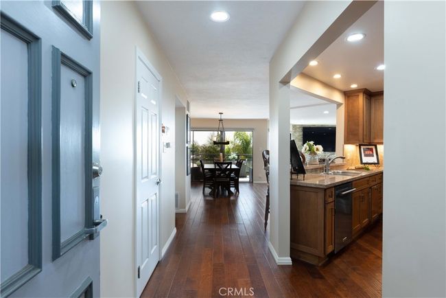 2B - 2270 Stanley Ave, Condo with 2 bedrooms, 2 bathrooms and 2 parking in Signal Hill CA | Image 5