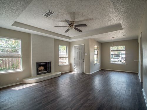 515 Mcqueary St, Arlington, TX, 76012-3754 | Card Image