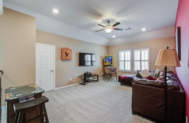 You can have tons of fun in this game room. | Image 19