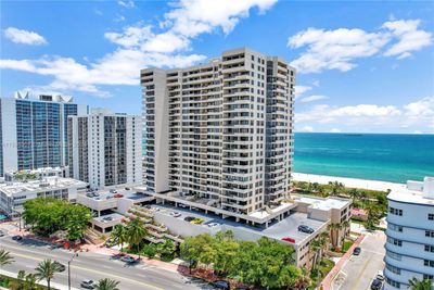 1206 - 2555 Collins Ave, Condo with 2 bedrooms, 2 bathrooms and null parking in Miami Beach FL | Image 1