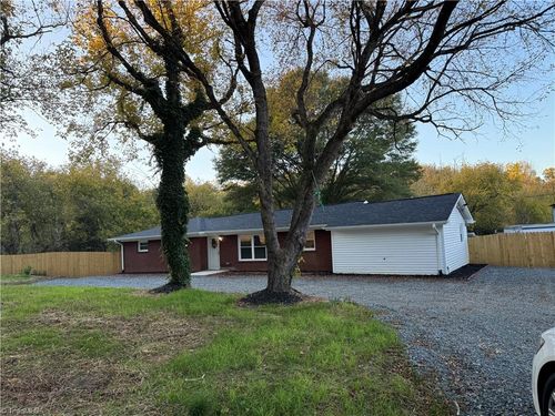 5515 Bethania Rd, Pfafftown, NC, 27040-9596 | Card Image