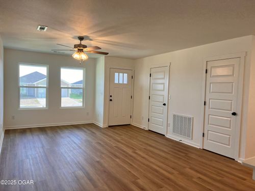 203 Eagle Edge Ave, Duenweg, MO, 64841-1112 | Card Image