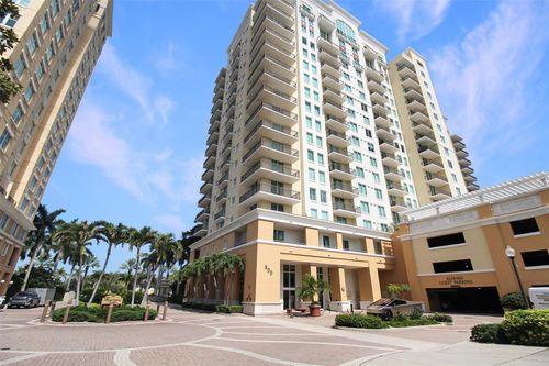 806-800 N Tamiami Trl, SARASOTA, FL, 34236-4008 | Card Image
