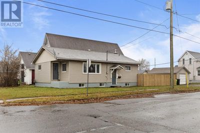 306 5 Th Ave, Home with 3 bedrooms, 2 bathrooms and null parking in Sault Ste. Marie ON | Image 1