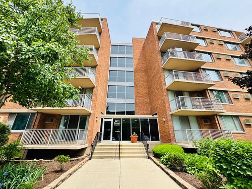 4d-2211 Stewart Ave, Lombard, IL, 60148-5523 | Card Image