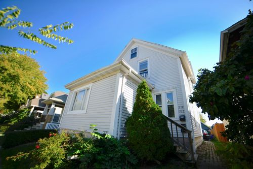 916 S 75th St, WEST ALLIS, WI, 53214-3015 | Card Image