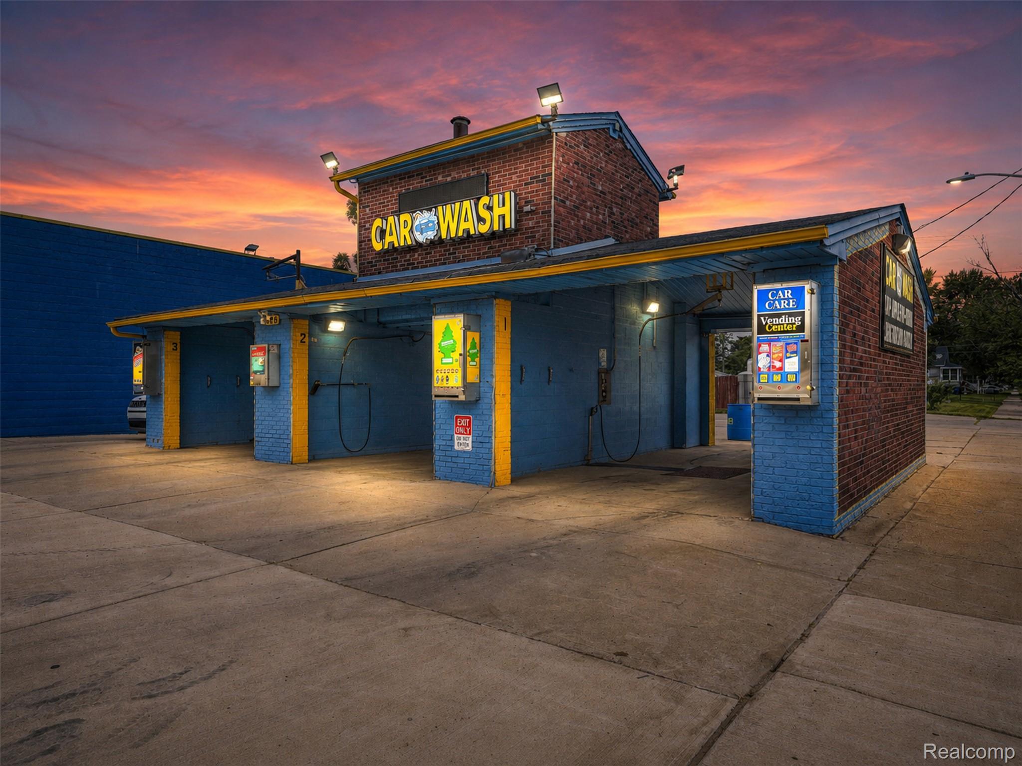 Commercial Sale in Lincoln Park