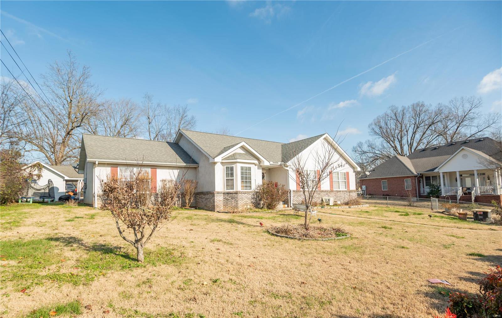 203-borth-street-for-sale-in-doniphan-zoocasa