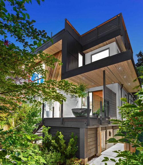 452 E 4th St, North Vancouver, BC, V7L1J5 | Card Image