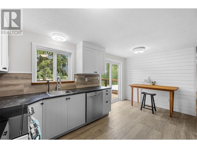 7398 Yellowhead Highway, House other with 3 bedrooms, 1 bathrooms and null parking in Darfield BC | Image 8