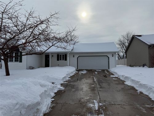 712 Oakwood Dr, Webster City, IA, 50595-3182 | Card Image