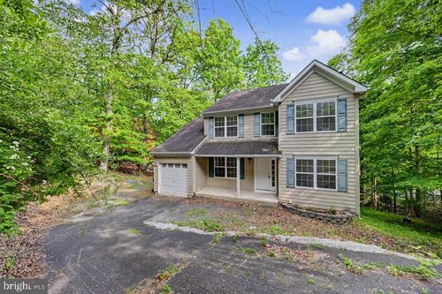 112 Cedar Ln, East Stroudsburg, PA, 18302-7783 | Card Image