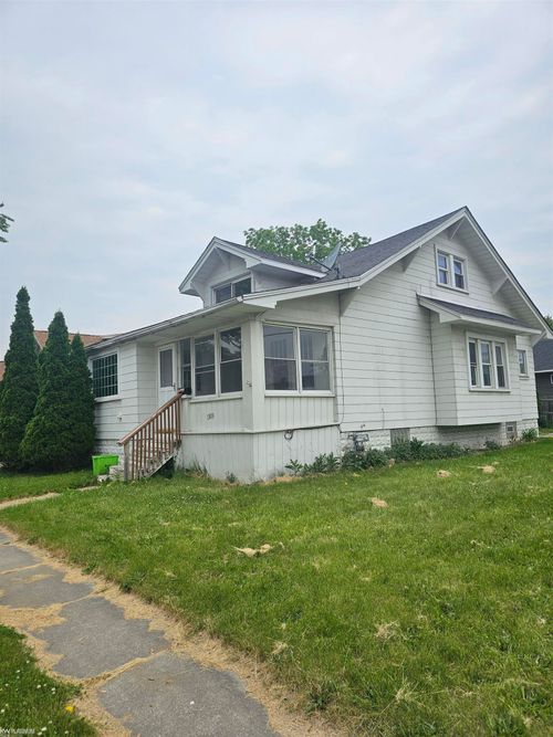 1303 White St, Port Huron, MI, 48060-5734 | Card Image