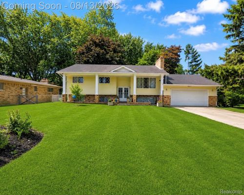 38185 Willowmere St, Harrison Township, MI, 48045-5328 | Card Image